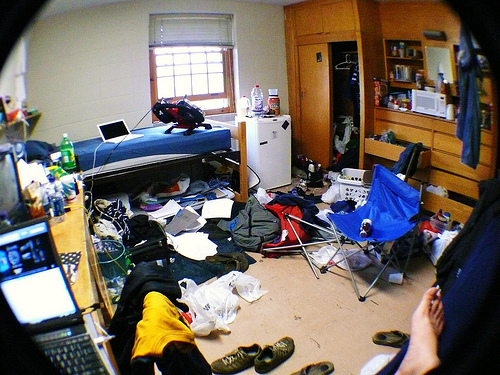 Messy dorm room image link to story