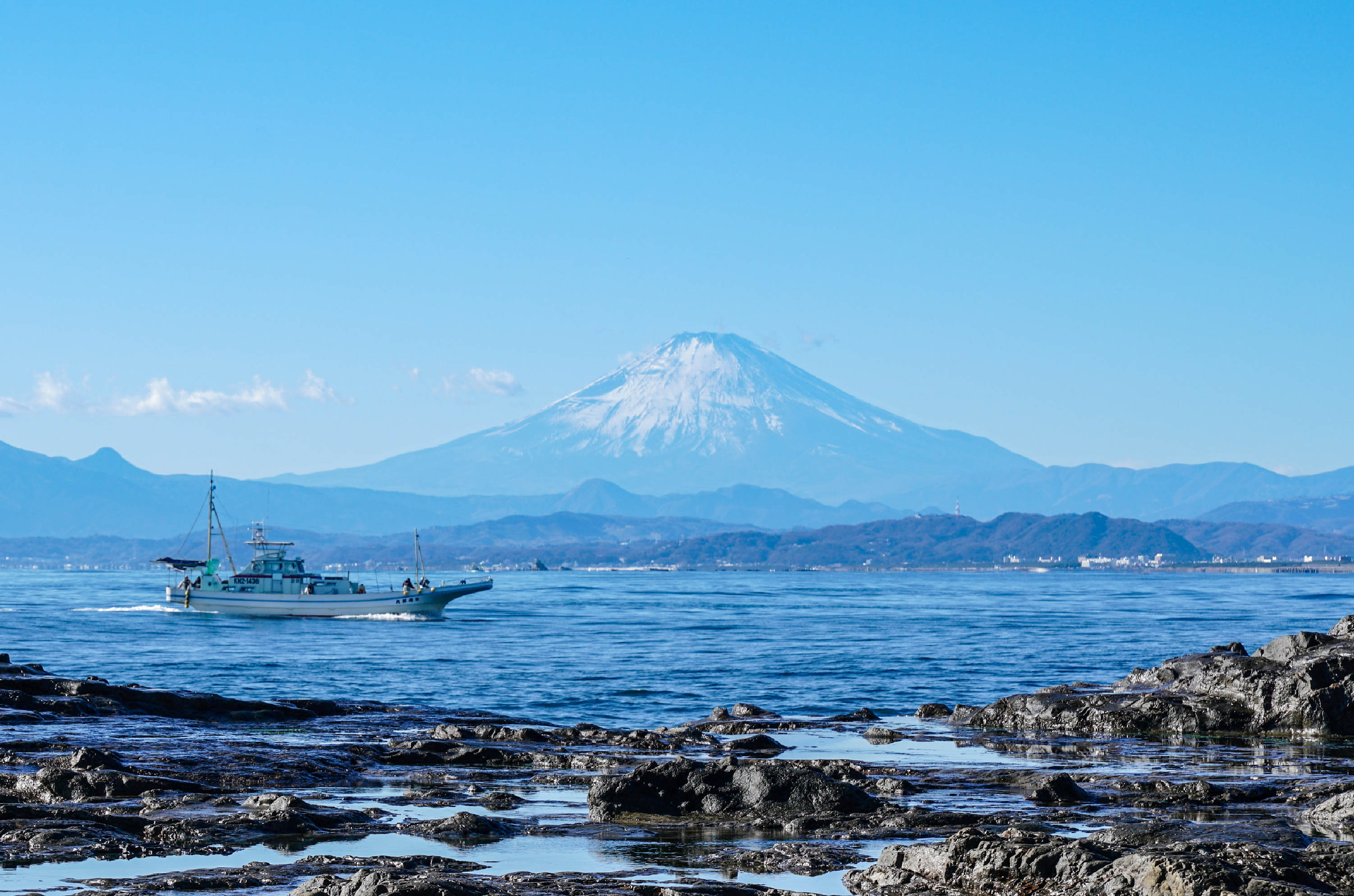 Decorative; boat sailing in front of Mount Fuji 