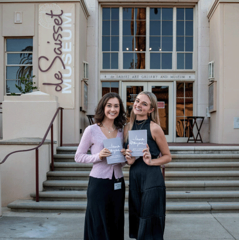 Lauren Stein ’23 and Maggie Walter ’23 in front of Santa Clara’s de Saisset Museum, presenting their student-led June Wayne art exhibit. Photos provided by Walter.