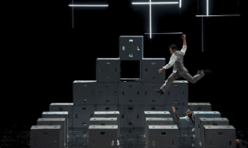 Leon Damasco dancing with Diavolo on large blocks