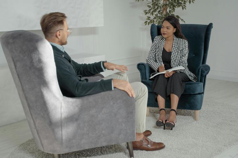 A Man and a Woman Sitting for a One on One Interview. Photo by Tima Miroshnichenko/Pexels.