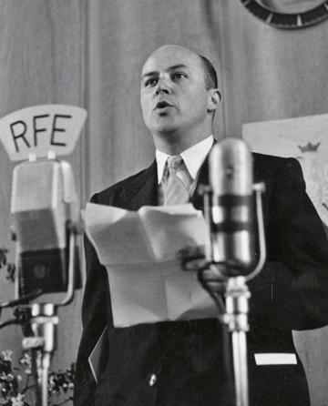 Jan Nowak Jeziorański on Radio Free Europe in 1948