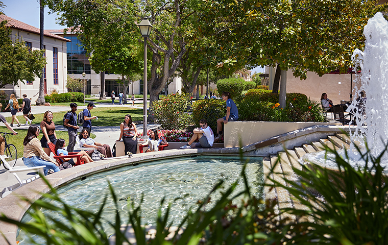 Students sitting around Benson fountain