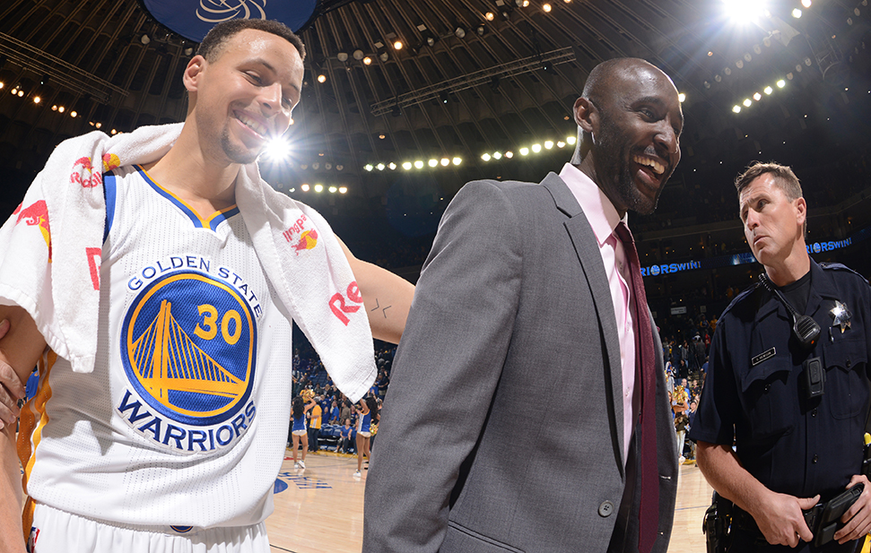 Lloyd Pierce and Steph Curry walk off the court