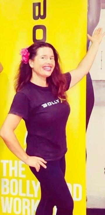 Image of our fitness instructor Julia wearing her BollyX t-shirt