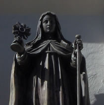 Statue of St. Clare on facade of Mission Santa Clara at SCU