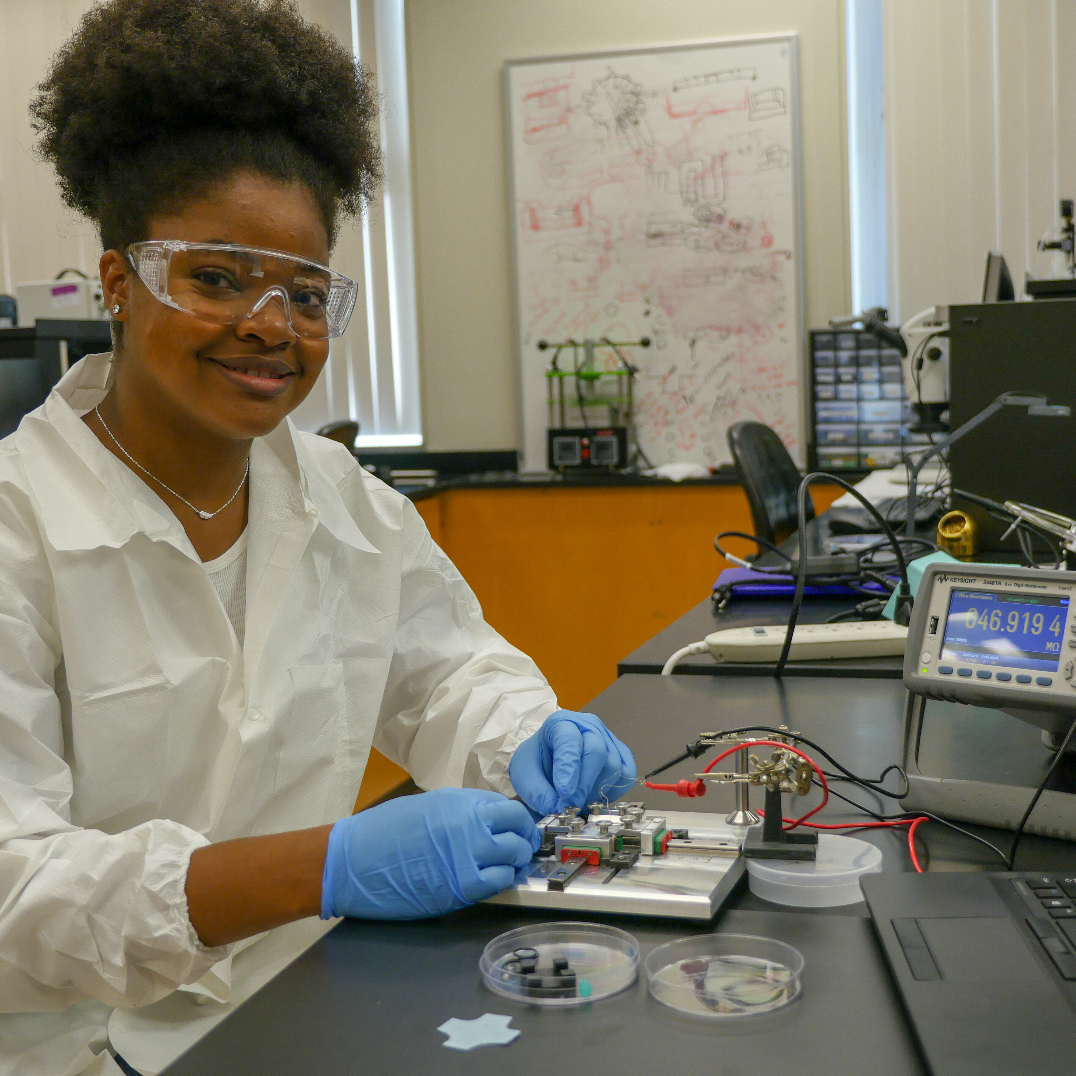 Bioengineering student, Shani Williams, in lab image link to story